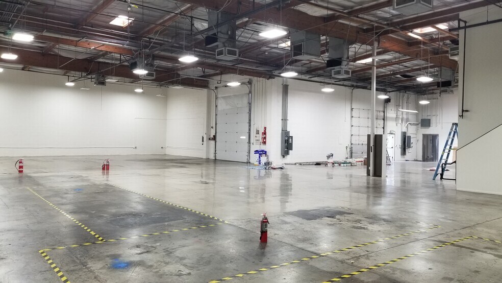 More Photos Of 2810 N Lima St, Burbank Light Manufacturing For Lease