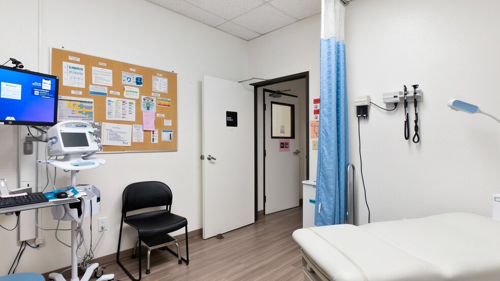 More Photos Of 3055 W Ramsey St, Banning Medical For Lease