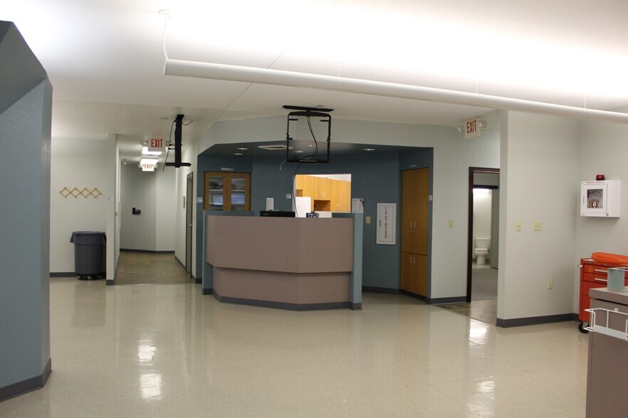 More Photos Of 1506 E Lincoln Rd, Idabel Medical For Sale