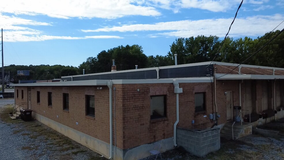More Photos Of 900-920 W Fairfield Rd, High Point Warehouse For Lease