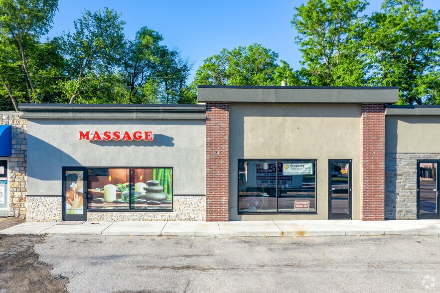 More Photos Of 7801-7811 Shawnee Mission Pky, Overland Park Freestanding For Lease