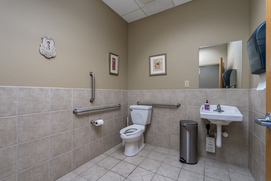 More Photos Of 120 Augusta Ct N, Mankato General Retail For Sale