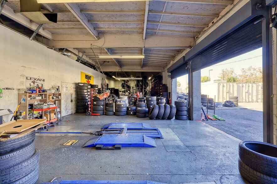 More Photos Of 960 W Holt Blvd, Ontario Freestanding For Sale