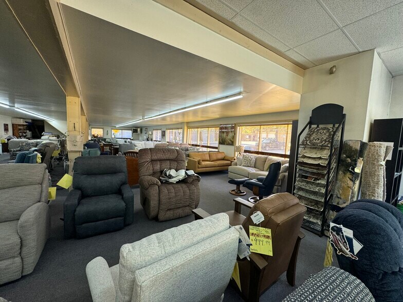 More Photos Of 900 Main St, Westbrook Freestanding For Lease