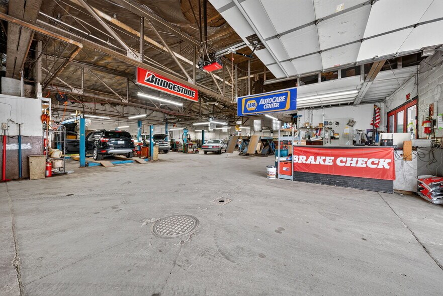 More Photos Of 5009 Xerxes Ave S, Minneapolis Auto Repair For Sale