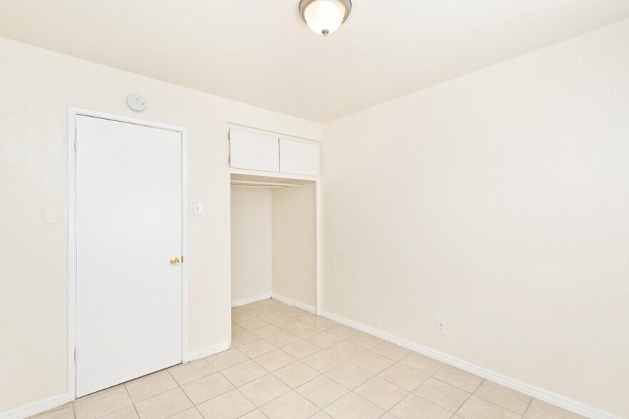 More Photos Of 15564 Hesperia Rd, Victorville Apartments For Sale