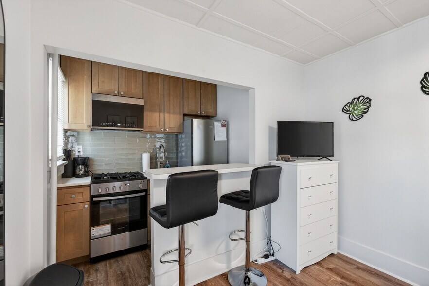 More Photos Of 5-9 Rock City Rd, Woodstock Storefront Retail Residential For Sale