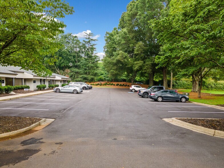 More Photos Of 600 Bld C Houze Way, Roswell Medical For Lease