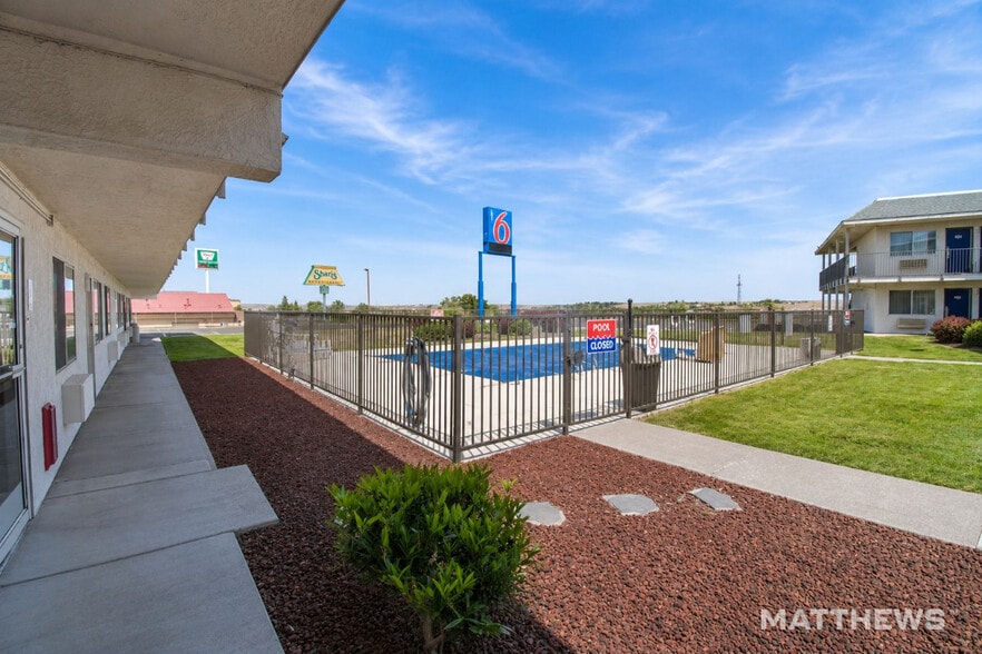 More Photos Of 325 SE Nye Ave, Pendleton Hotel For Sale