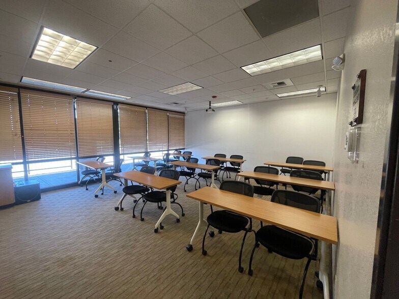 More Photos Of 6649 S Paris St, Centennial Storefront Retail Office For Sale