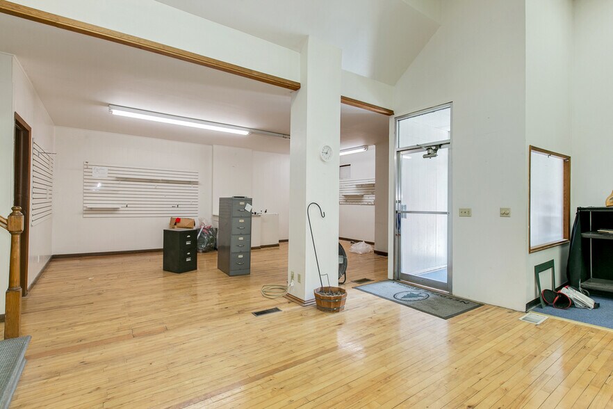More Photos Of 444 Wacouta St, Saint Paul Showroom For Sale