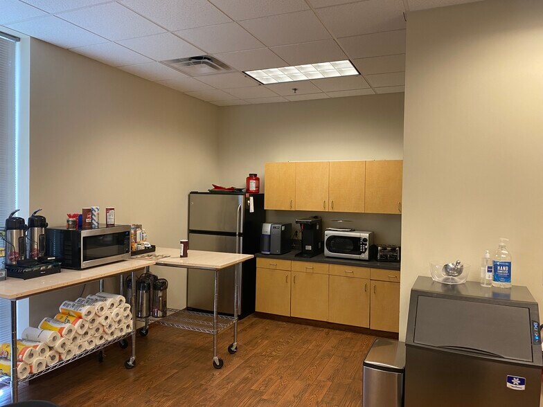 More Photos Of 1826 Lakeway Dr, Lewisville Research And Development For Sale