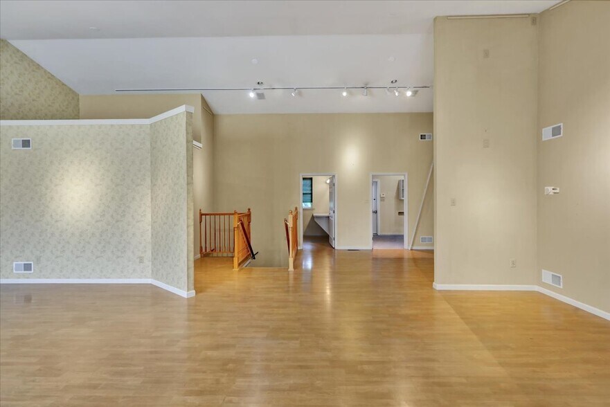 More Photos Of 5 Old Wernersville Rd, Sinking Spring Freestanding For Lease