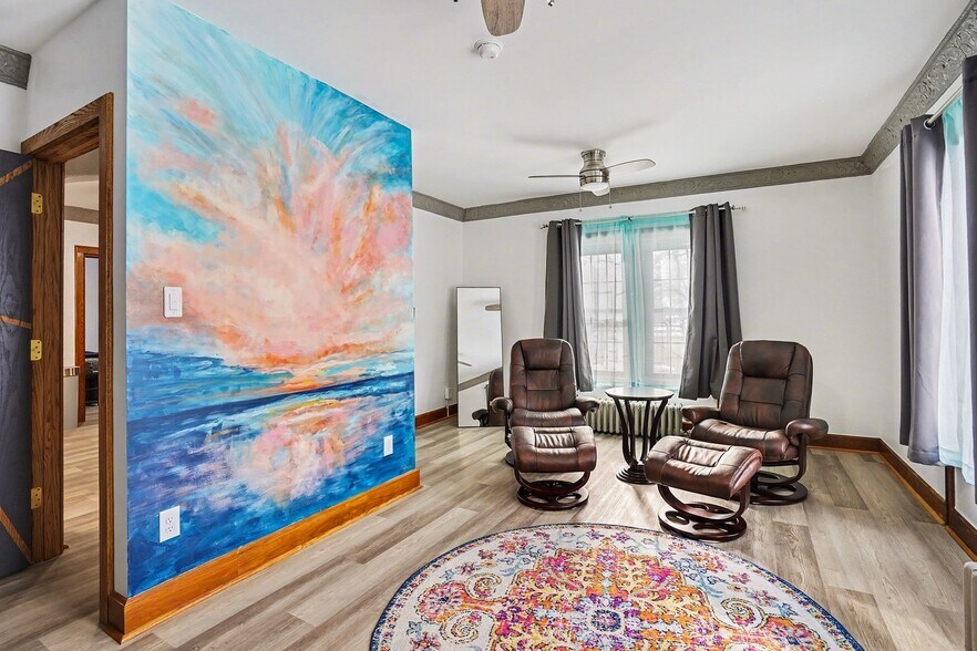 More Photos Of 302 N Trumbull St, Bay City Hotel For Sale