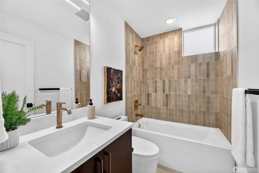More Photos Of 6318 41st Ave SW, Seattle Apartments For Sale