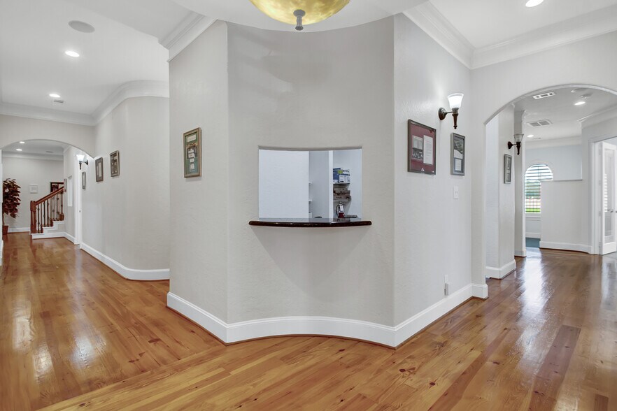 More Photos Of 12802 Willow Centre Dr, Houston Office For Sale