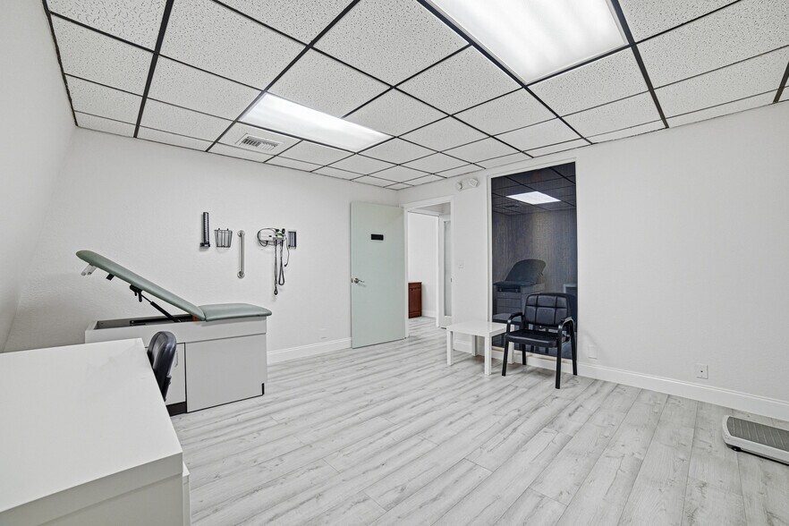 More Photos Of 2929 N University Dr, Coral Springs Medical For Sale