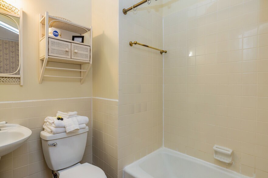 More Photos Of 252 Seavy St, Senoia Hospitality For Sale