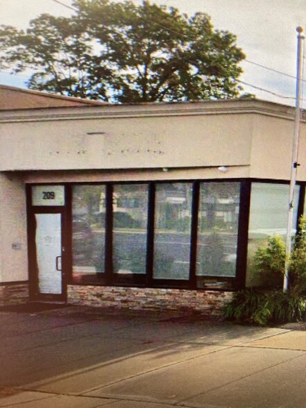 Primary Photo Of 209 Hillside Ave, Williston Park Storefront Retail Office For Sale