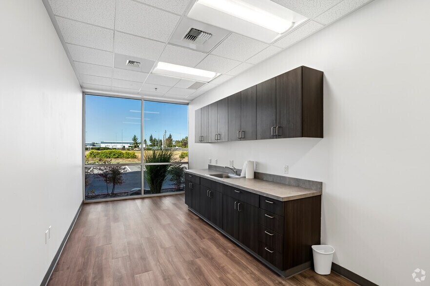 More Photos Of 3401 96th St S, Lakewood Distribution For Lease
