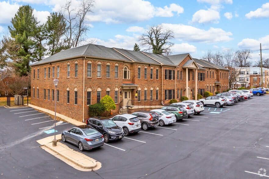 Primary Photo Of 204 Monroe St, Rockville Office For Sale