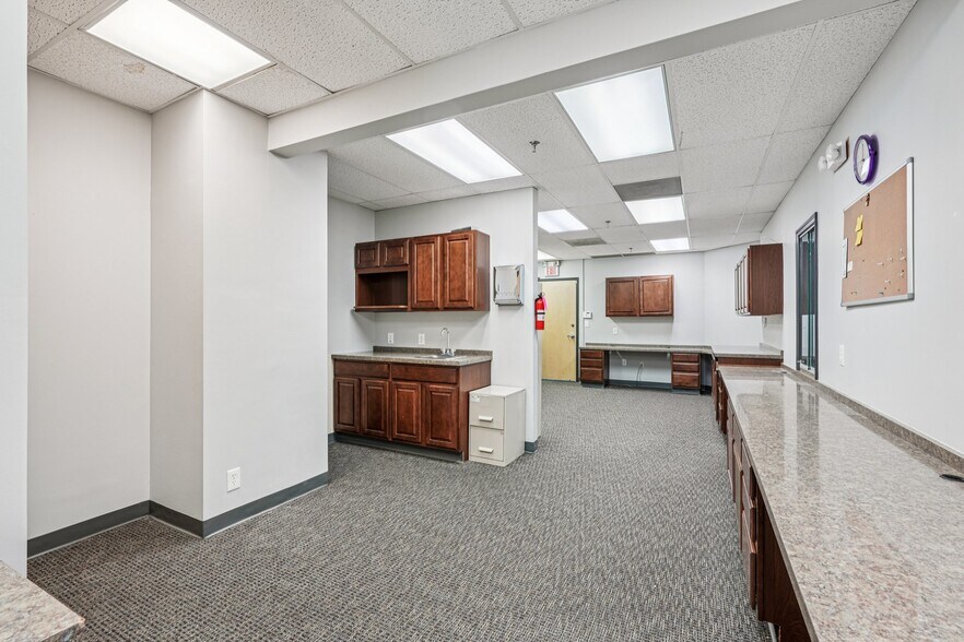 More Photos Of 970 N Broadway, Yonkers Medical For Lease