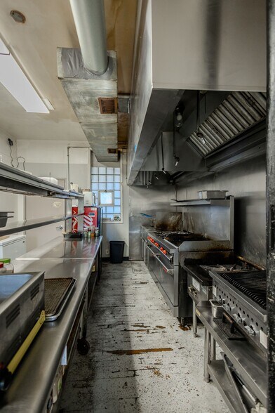 More Photos Of 1525 16th St, Central City General Retail For Sale