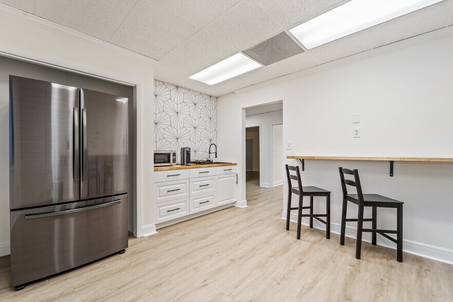 More Photos Of 2005 Pan Am Cir, Tampa Office For Lease