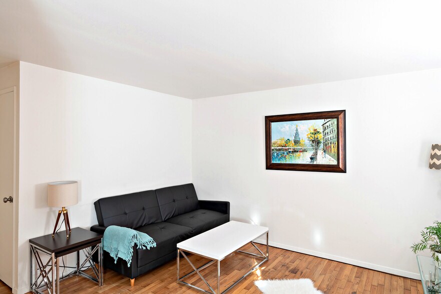 More Photos Of 512 5th Ave W, Seattle Apartments For Sale