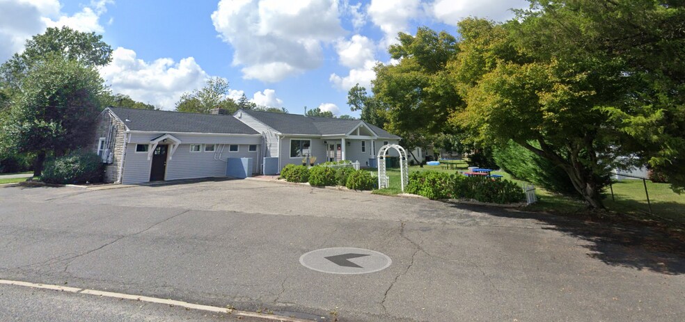 More Photos Of 261 Franklin St, Hightstown Office For Lease