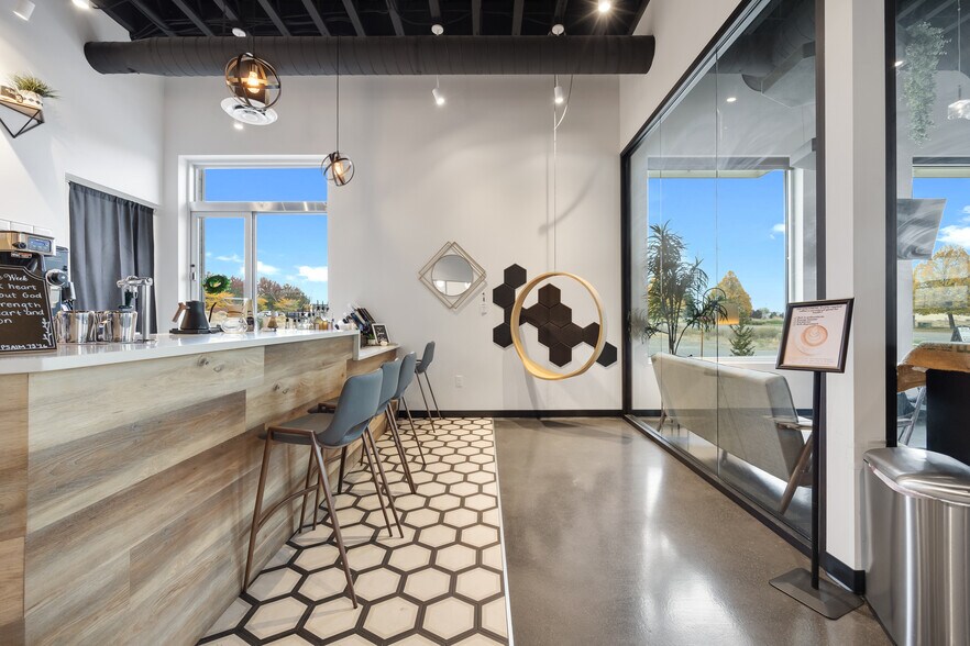 More Photos Of 9425 Sandifur Pky, Pasco Office For Sale