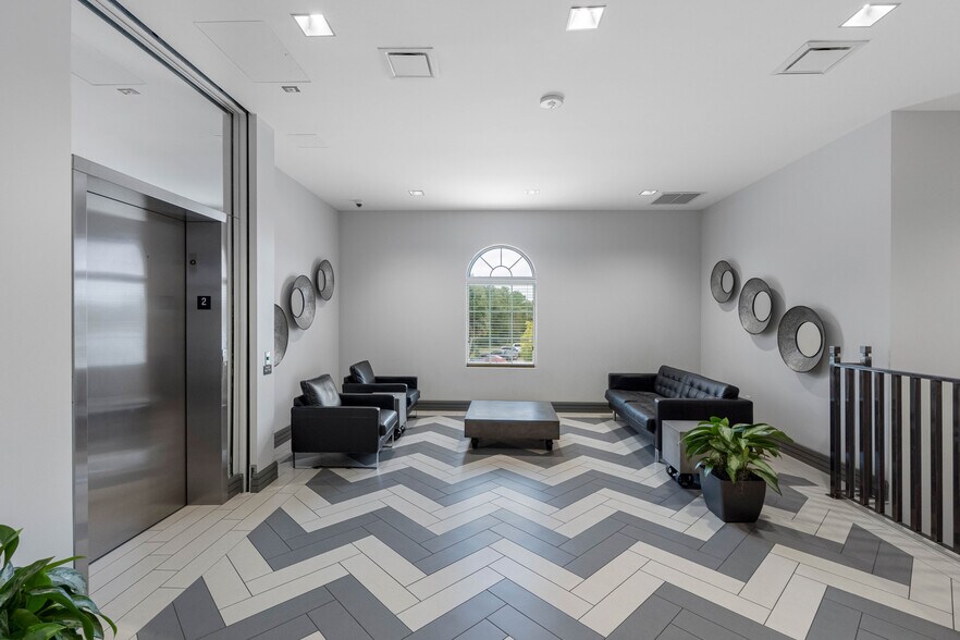 More Photos Of 5331 Primrose Lake Cir, Tampa Office For Sale