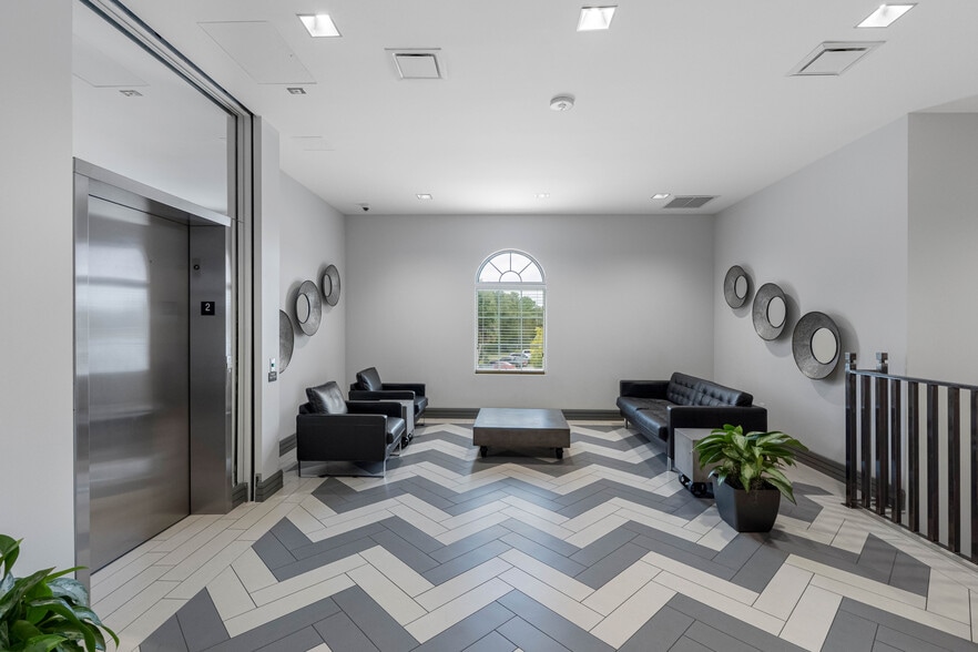 More Photos Of 5331 Primrose Lake Cir, Tampa Loft Creative Space For Lease