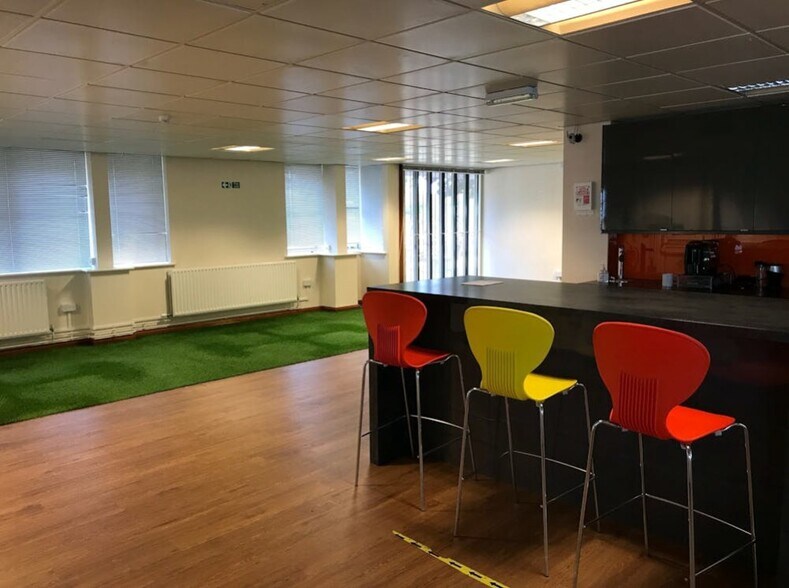 More Photos Of 13 Ocean Way, Cardiff Office For Sale