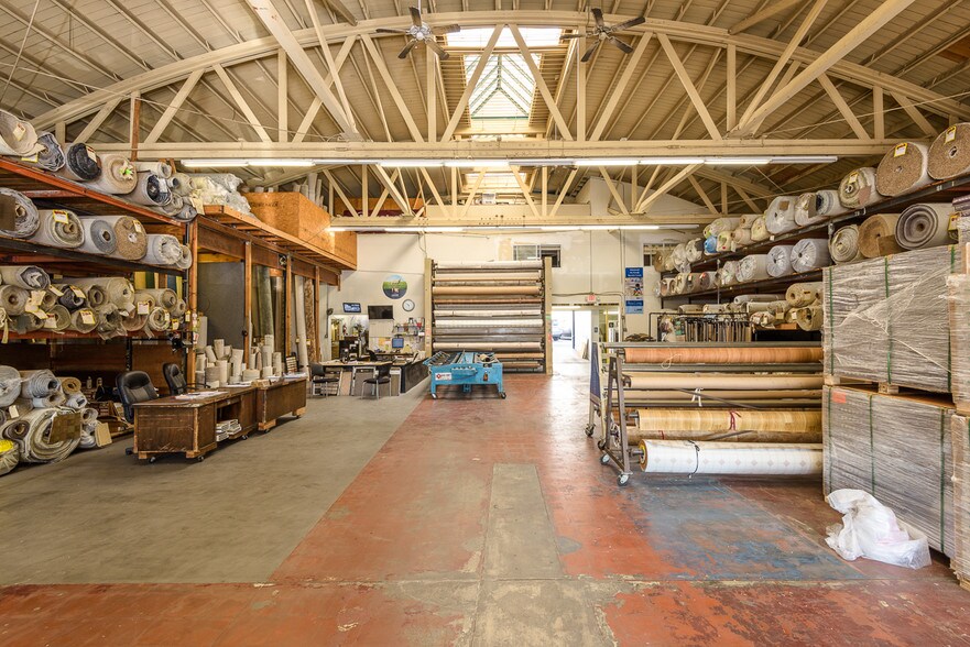 More Photos Of 5631 Hollywood Blvd, Hollywood Storefront For Lease