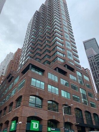 More Photos Of 40 Fulton St, New York Office For Lease