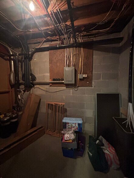 More Photos Of 41 Wendell Ave, Pittsfield Specialty For Sale