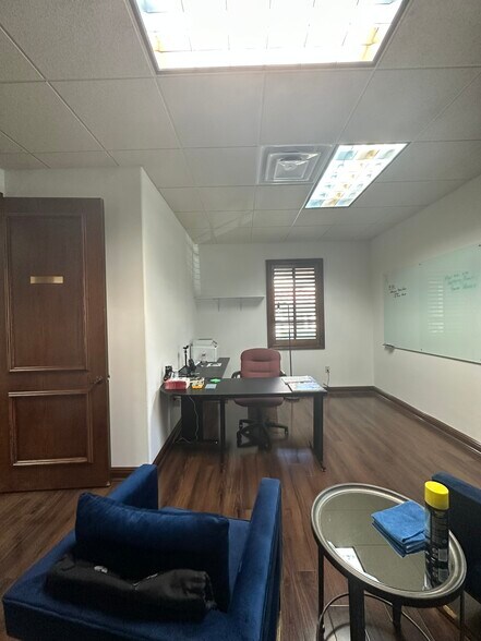 More Photos Of 6628 Bryant Irvin Rd, Fort Worth Office For Sale