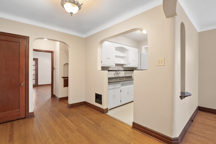 More Photos Of 4950 Winona Ave, Saint Louis Apartments For Sale