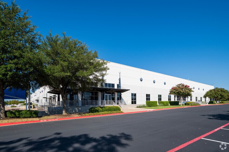 More Photos Of 7301 Metro Center Dr, Austin Flex For Lease