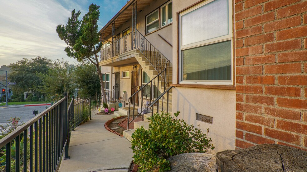 More Photos Of 1801-1809 Verdugo Loma Dr, Glendale Apartments For Sale