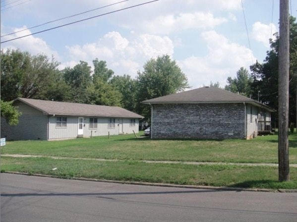 More Photos Of 1820-1824 W Walnut St, Springfield Apartments For Sale
