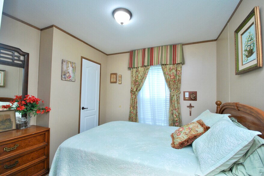 More Photos Of 12604 N State Highway 95, Cistern Restaurant For Sale
