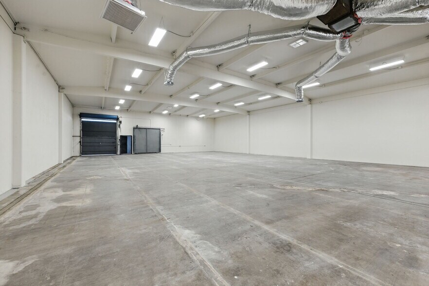 More Photos Of 12819 Main St, Los Angeles Warehouse For Sale
