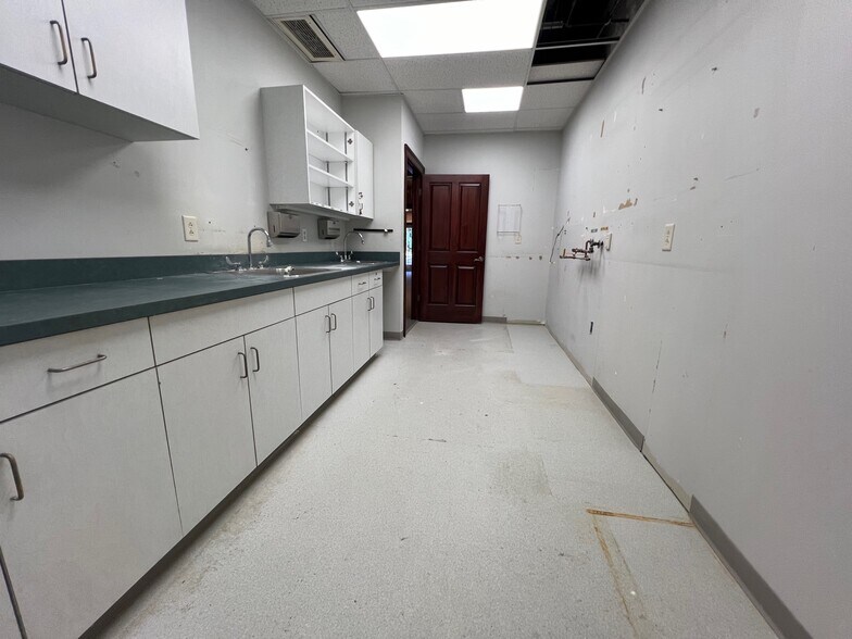 More Photos Of 10-24 Remick Blvd, Springboro Medical For Sale