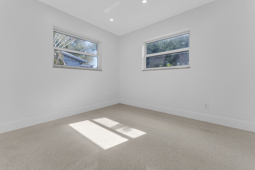 More Photos Of 5820 Sheridan St, Hollywood Office For Lease