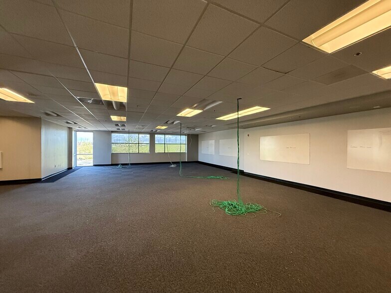 More Photos Of 990 Reserve Dr, Roseville Office For Sale