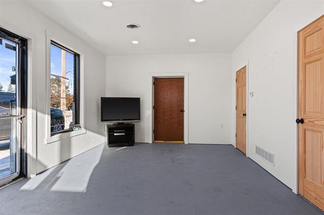 More Photos Of 233 W Clark St, Stevens Point Auto Repair For Sale