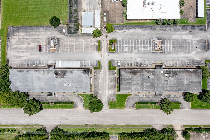 More Photos Of 16903 Buccaneer Ln, Houston Coworking Space