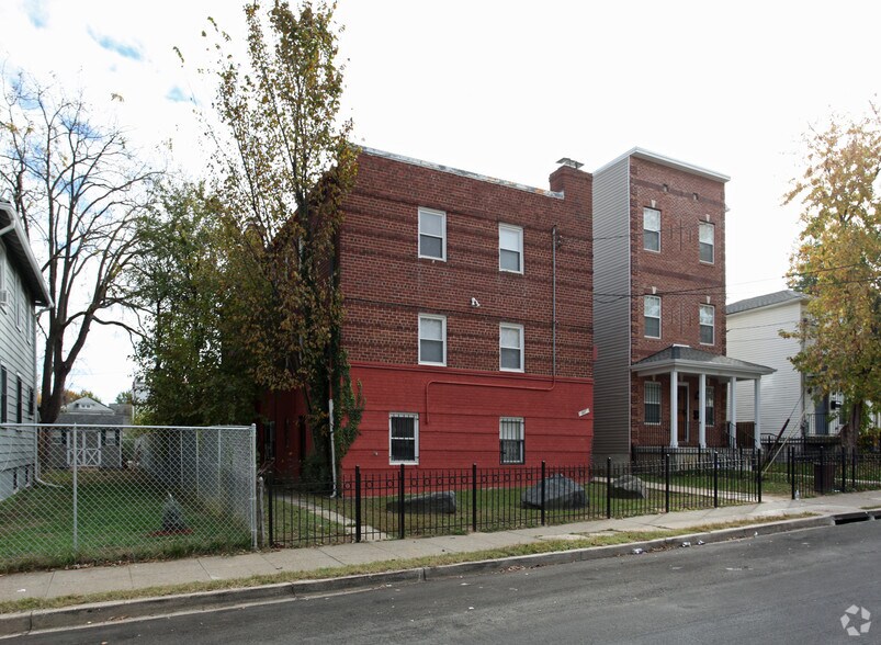 More Photos Of 1021 48th St NE, Washington Apartments For Sale
